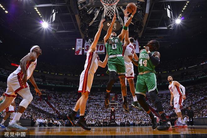 关于塔图姆赛点兑现，洛杉矶湖人淘汰洛杉矶快船晋级四强，主帅激动落泪的信息